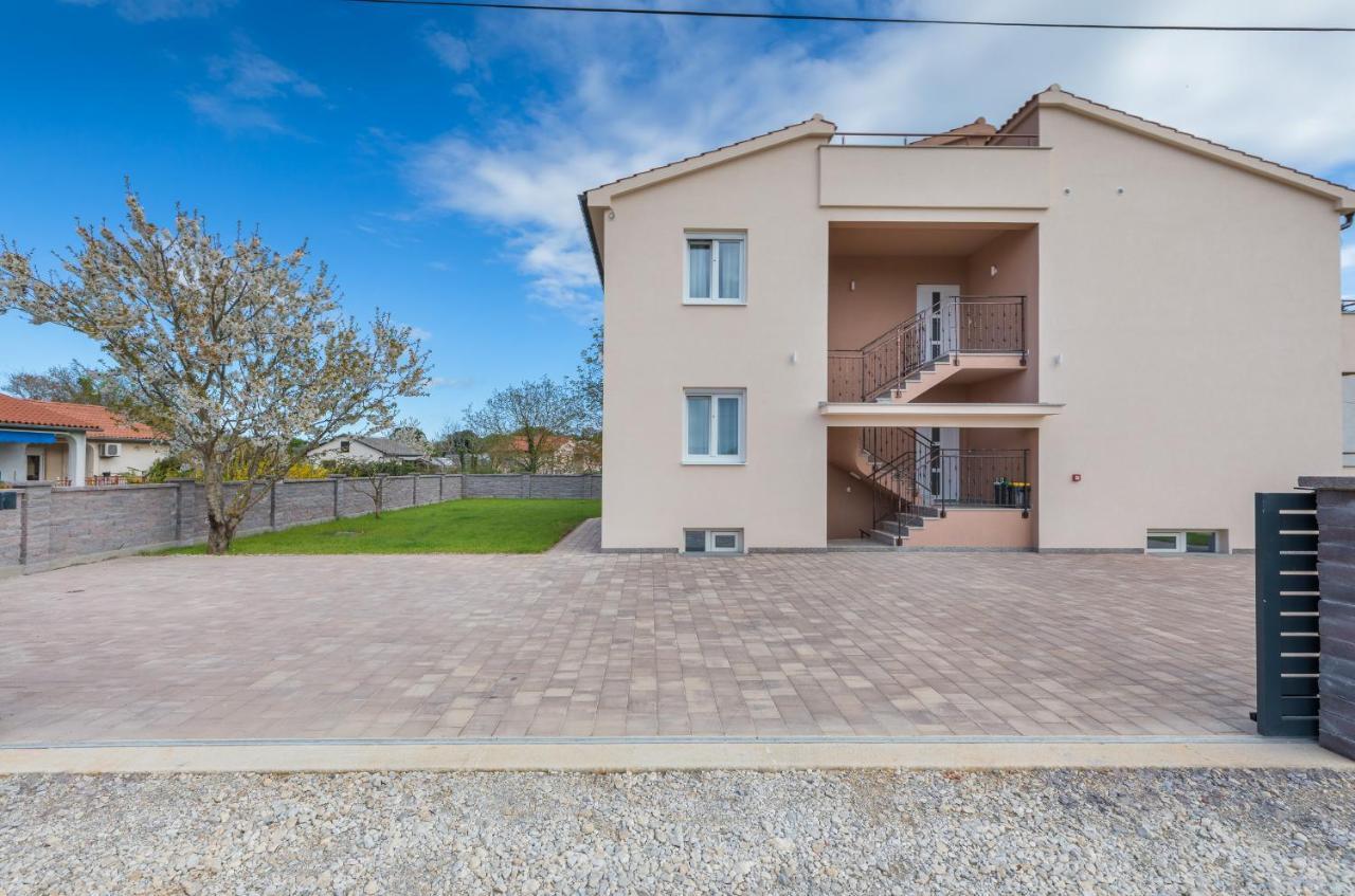 Apartman Knezevic A Фажана Экстерьер фото